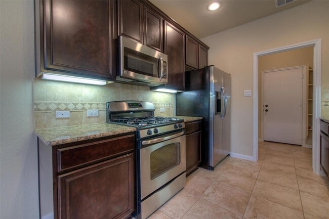 Building Photo - 8608 White Ibis Dr