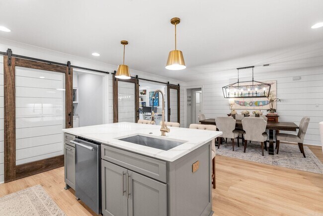 Building Photo - 1628 Pine Valley Rd