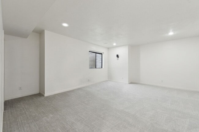 Building Photo - Stunning Single Family Home In Beautiful N...