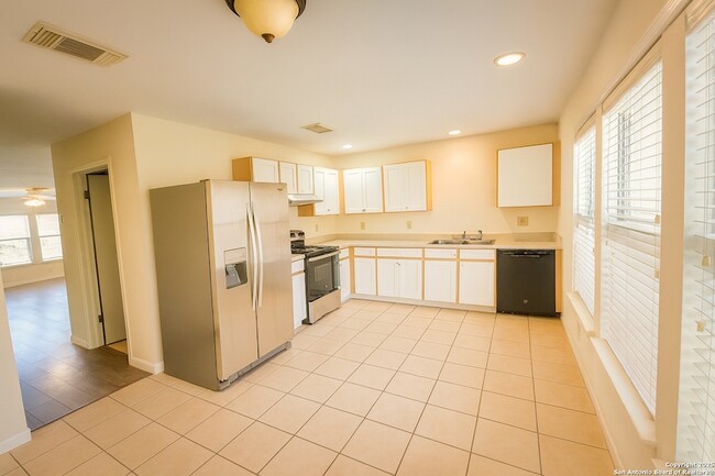 Building Photo - 8811 Breezefield