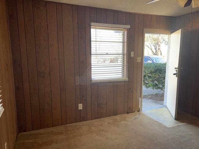 Building Photo - 110 Ave F Ave