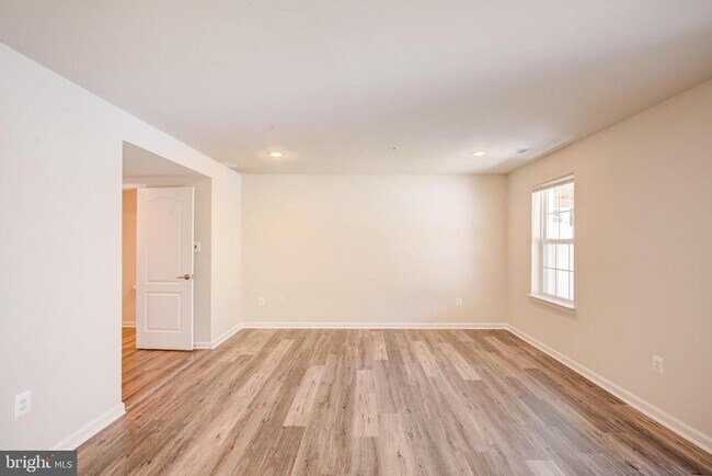 Building Photo - 1317 Hawthorn Dr