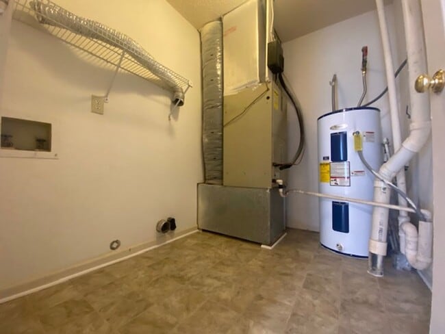 Building Photo - Ranch 3 bed, 2 bath Ranch with fenced yard...