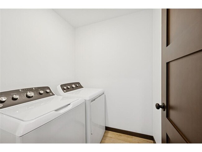 Building Photo - 18061 Walnut Circle