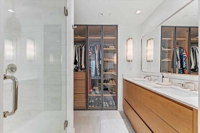 Building Photo - 1040 Biscayne Blvd