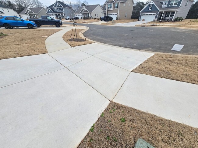 Building Photo - Brand New Cul-de-sac Home in Monroe!