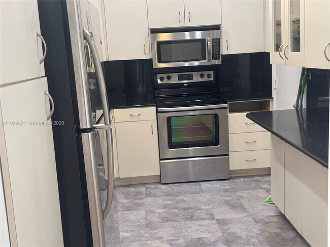 Building Photo - 5005 Collins Ave