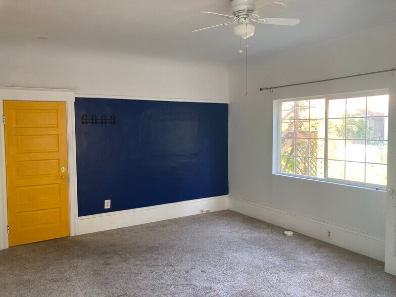 Building Photo - 1083 53rd St