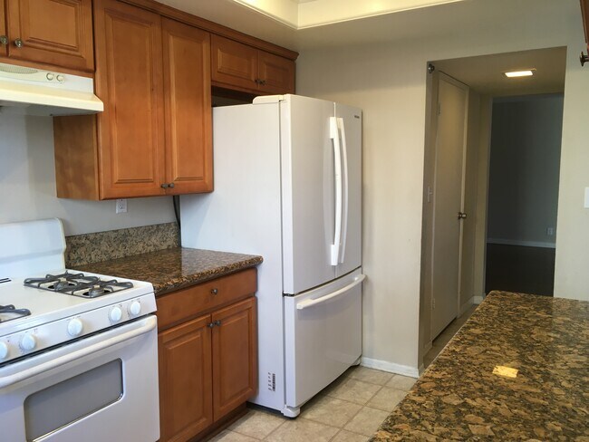 Kitchen - 16822 Lynn Lane