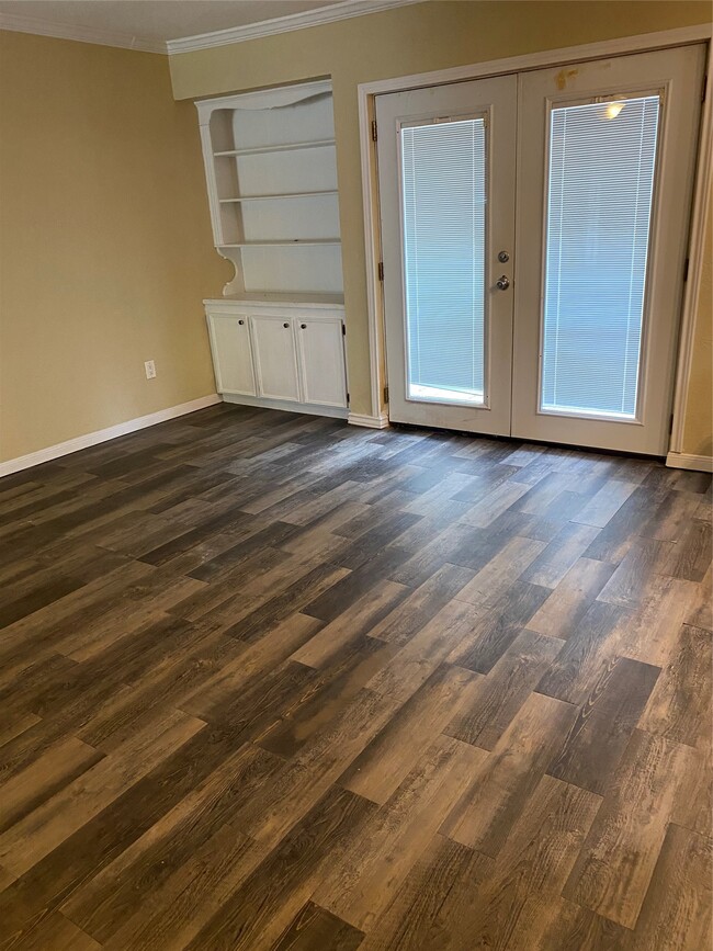 Building Photo - 415 N Forest Blvd