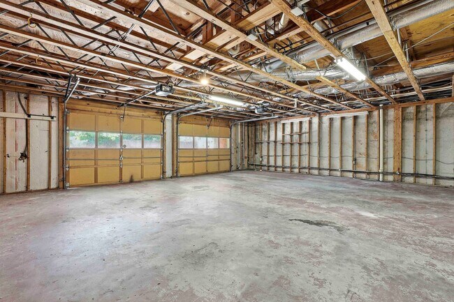 Building Photo - Charming 3BR Townhome with Elevator in the Heart of Fayetteville