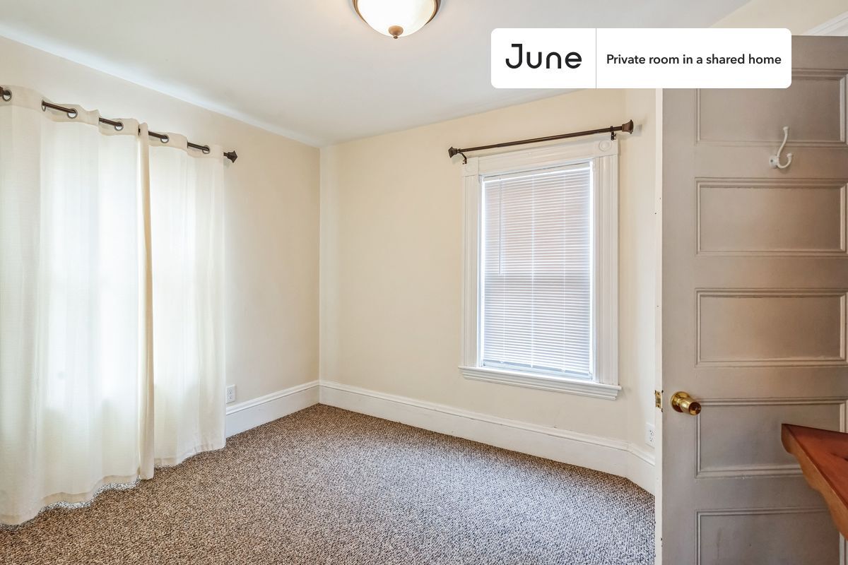 Building Photo - Room in Shared 6 bed/2.5 bath home