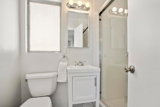 Building Photo - 3640 Princeton Ave