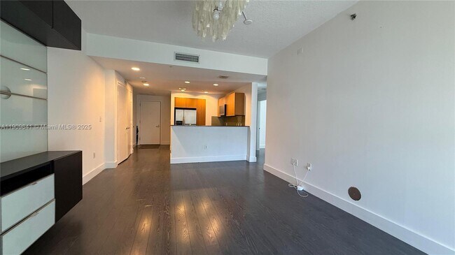 Building Photo - 1060 Brickell Ave