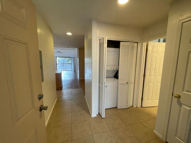 Building Photo - $1,550 2-3 Bedroom For Lease With Community Heated Pool & Spa in 85207!