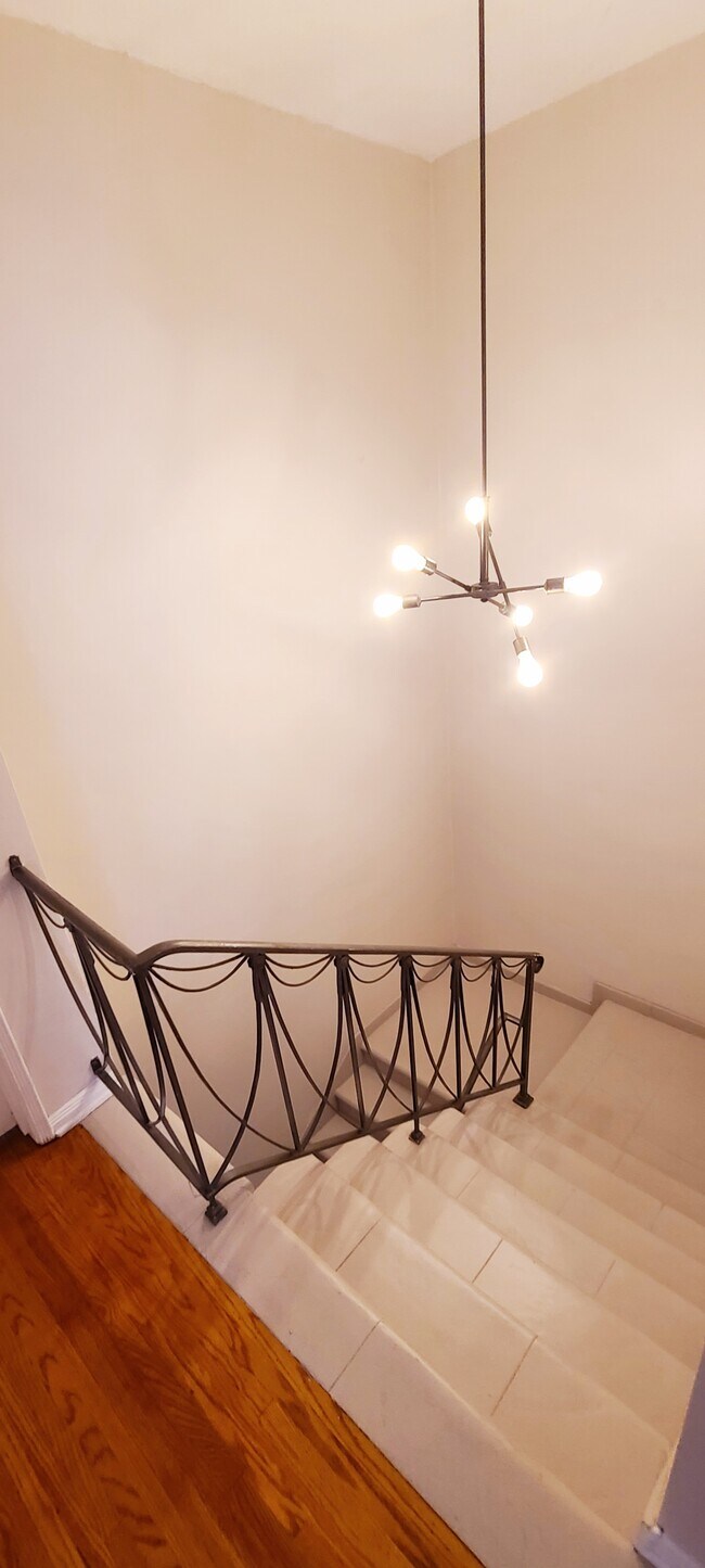 Two story apartment. - 1003 S Holt Ave