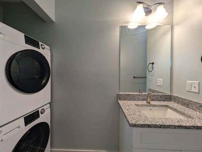 Building Photo - 22 S Main St