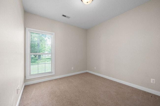Building Photo - Cute Duplex in the Heart of Pembroke !!