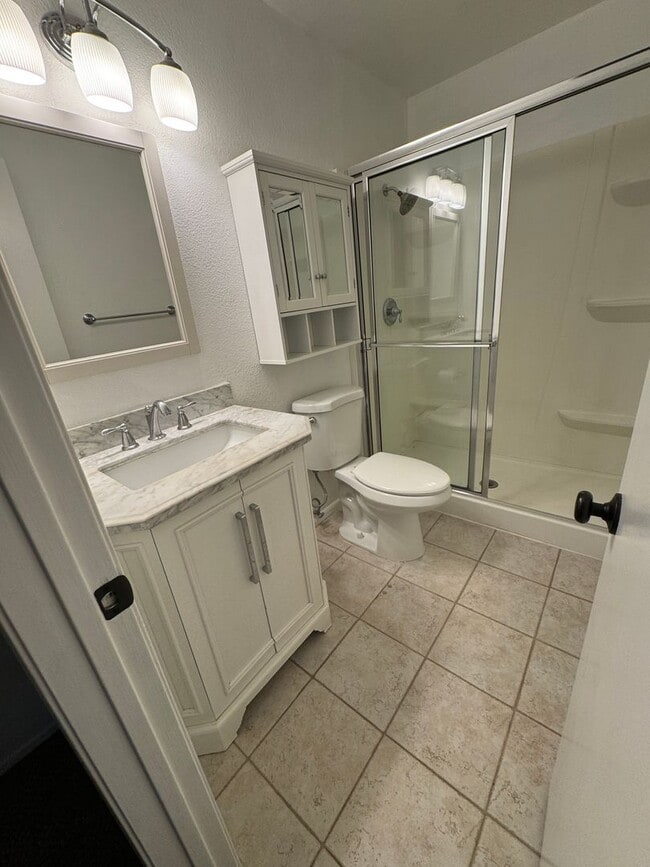 Building Photo - Now ready to move-in! Beautiful 2-Bedroom Home in a Gated Loma Linda Community!