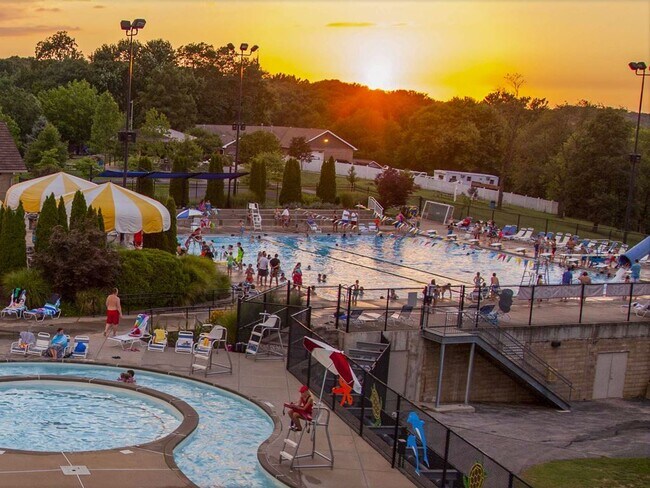 Building Photo - 360 Old Meramec Station Rd.