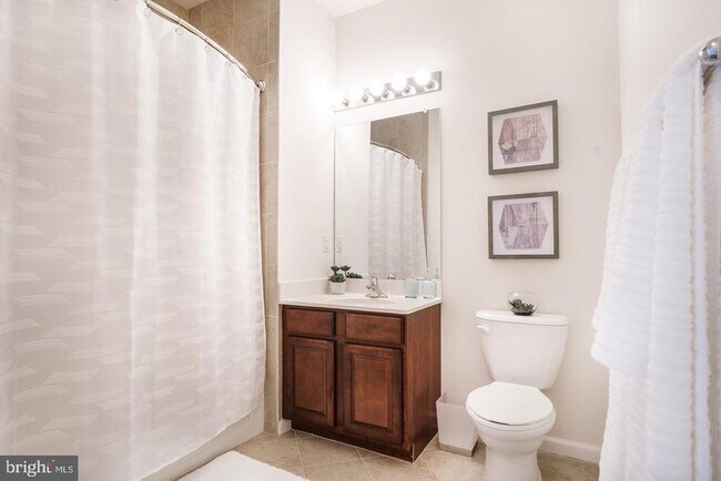 Building Photo - 1221 Sierra Dr