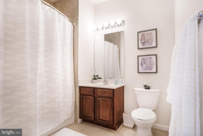 Building Photo - 735 Grand Central Dr