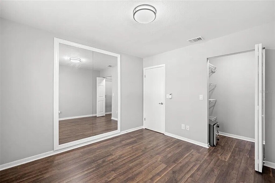 Building Photo - 304 S Habana Ave