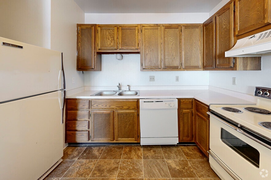 1BR, 1BA - 670SF - Kitchen - Casper Village