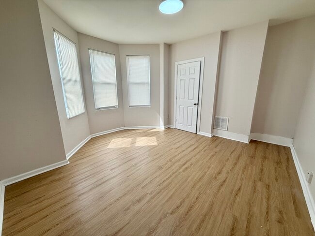 Building Photo - 4511 N Colorado St