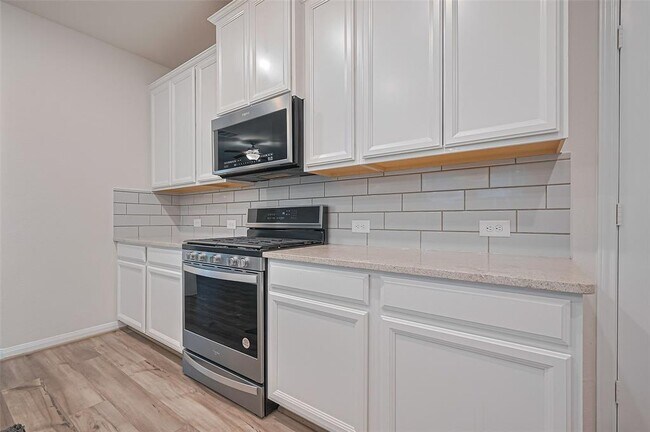 Building Photo - 7076 Silverleaf Oak St