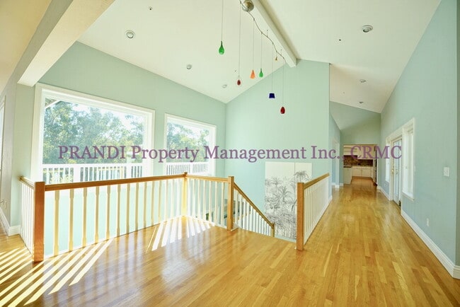 Building Photo - Exclusive Home in Gated Community!