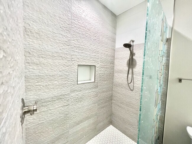 Building Photo - 9 Praiseworthy Dr