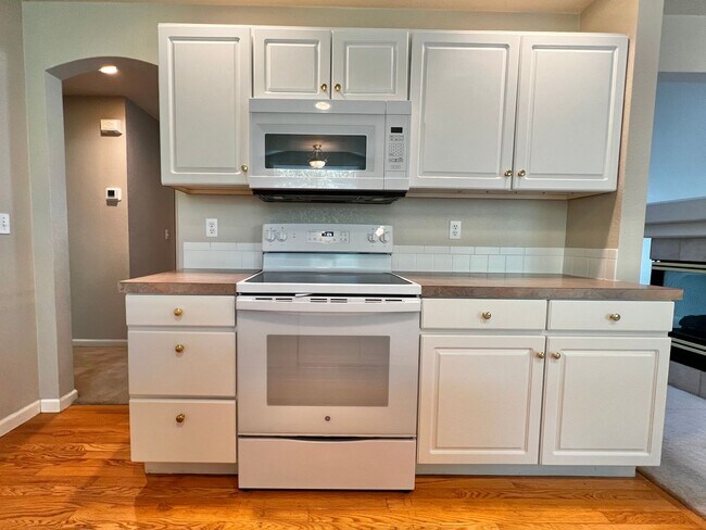 Building Photo - 3 Bed, 3 Bath House in Southeast Fort Coll...