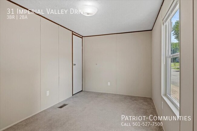 Building Photo - 31 Imperial Valley Dr