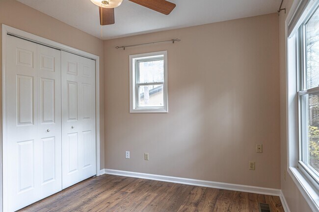 Building Photo - 104 Primrose Cir