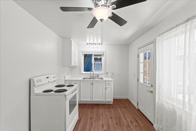 Building Photo - 112 College Way