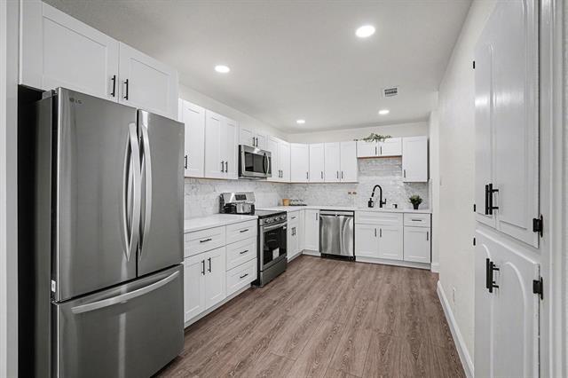 Building Photo - 716 E Pecan St