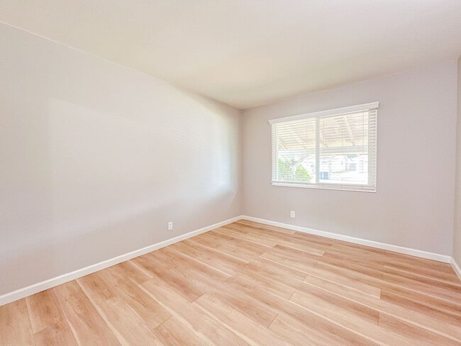 Building Photo - Santa Ana - Gorgeous Interior Remodel 4 be...