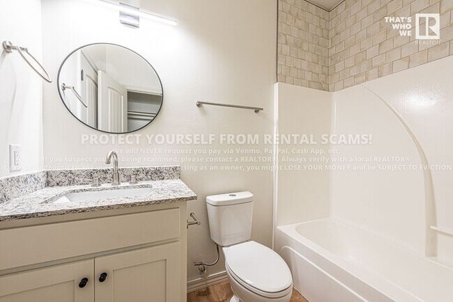 Building Photo - 1115 N Leverett Ave