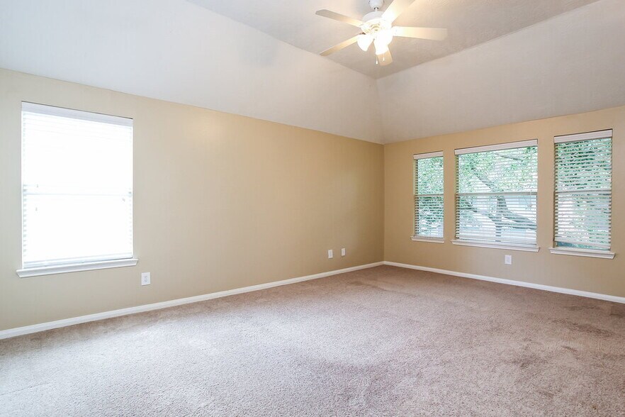 Building Photo - 16206 Hollow Rock Dr