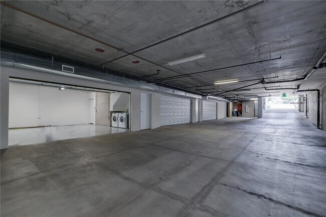 Building Photo - 615 S 2nd Ave