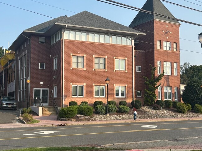 Building Photo - 391 Springfield Ave