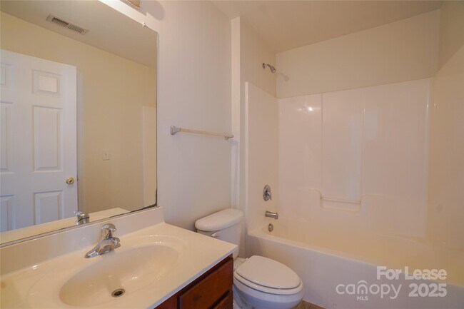 Building Photo - 15658 King Louis Ct