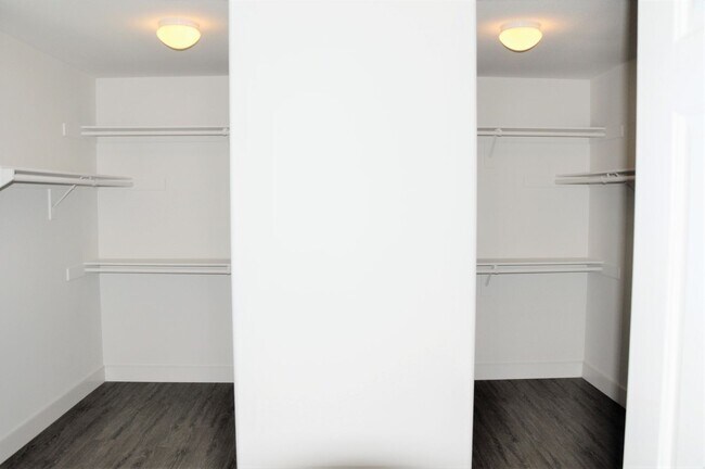 Building Photo - 15655 Iron Spring Ln