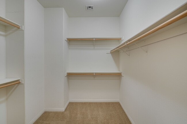 Building Photo - FANTASTIC 3 BEDROOM 2.5 BATH IN NORTH LAS ...