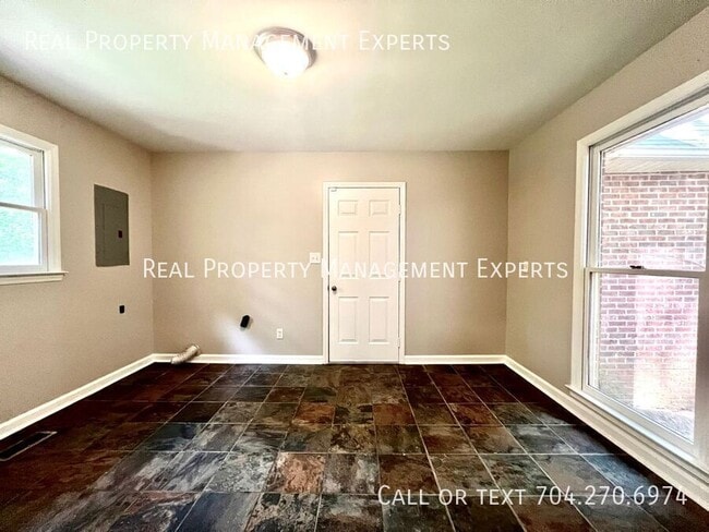Building Photo - 9024 Highland Creek Pkwy