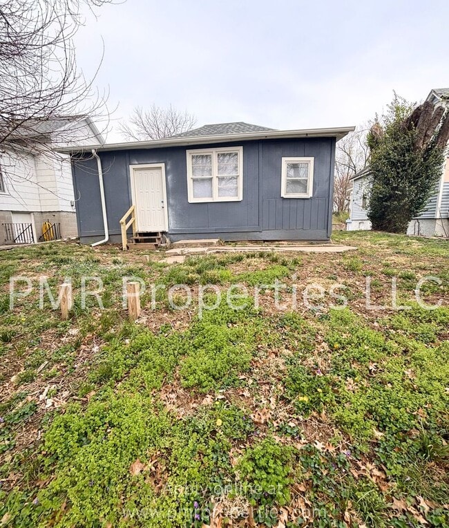 Building Photo - 2 Bedroom/ 1 Bathroom House