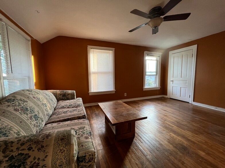 Building Photo - 738 Griswold St