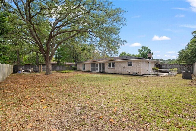 Building Photo - 403 Cheyenne Cir