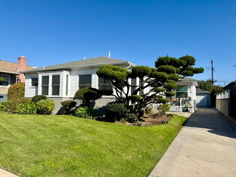 Building Photo - 6122 S Fairfax Ave